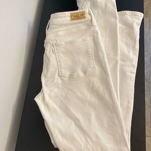 Levi’s mid rise skinny white jeans with ripped knee look on both knees